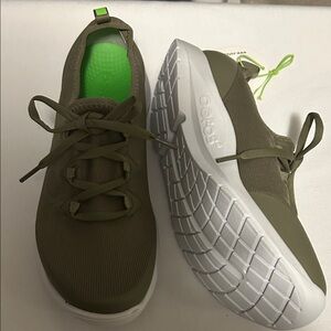 New with tags Oofos Olive Green Athletic Sneakers. size 8.5